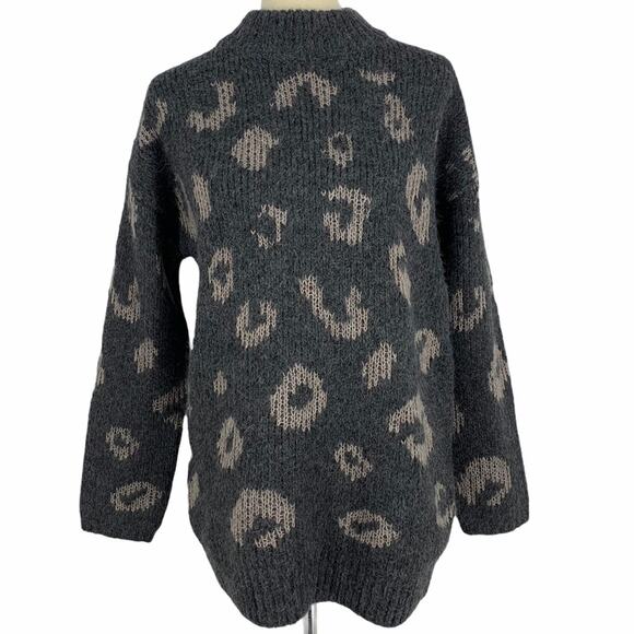 Universal Thread Gray Knit Sweater Women's Size Small Animal Spotted - Picture 1 of 8